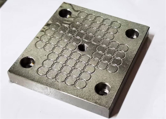 디자인 또는 샘플을 부합시키는 플라스틱 부분을 기계화하는 P20 NAK80 CNC 밀링부 CNC